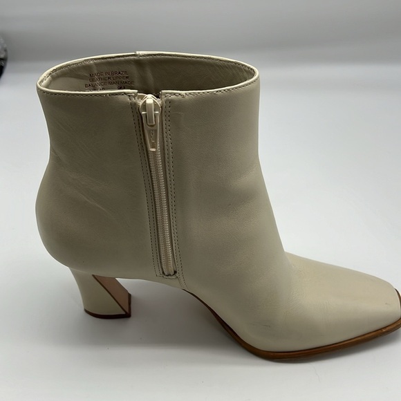 Bernardo - Bowery Leather Eggshell Square Toe Side Zipper Heeled Bootie Size 8 - Picture 15 of 16